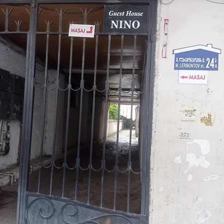 Guest House Nino Batoumi Extérieur photo