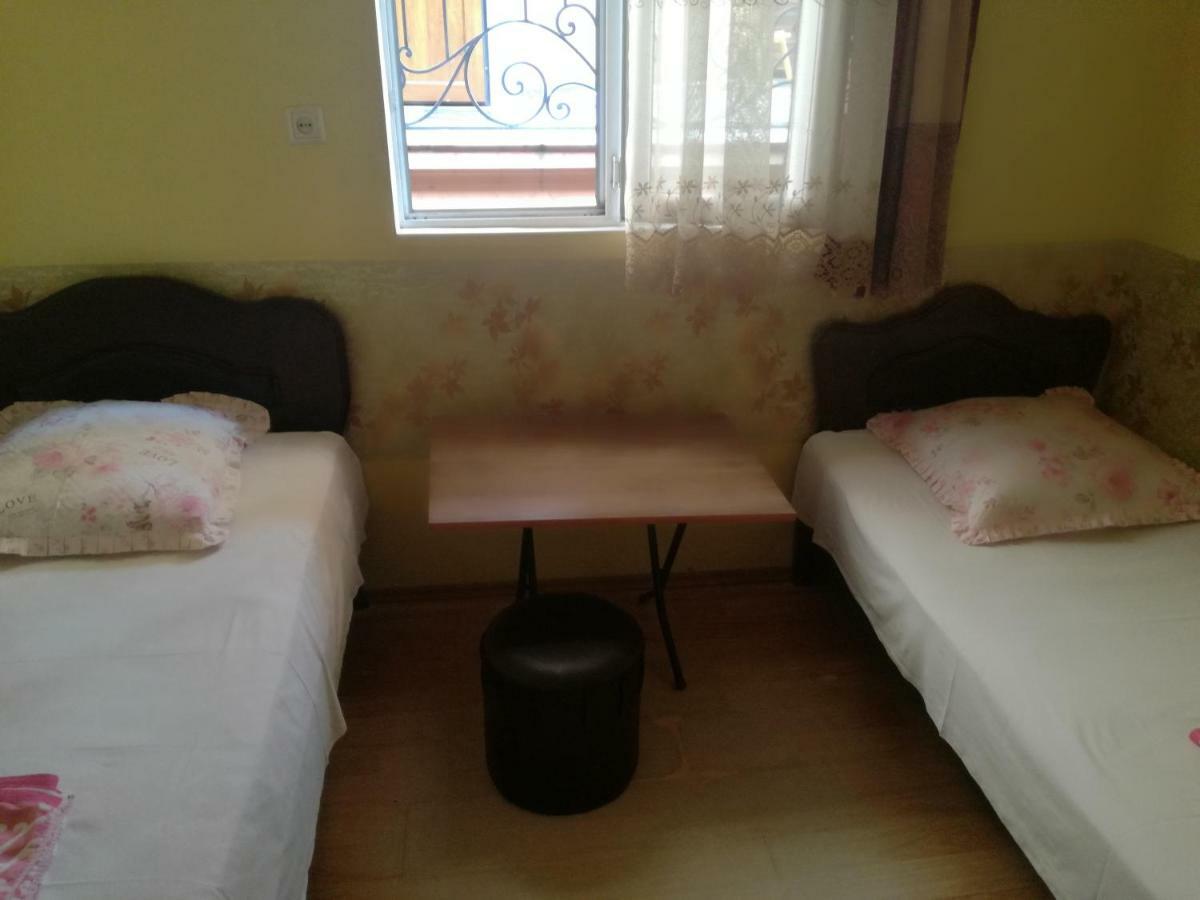 Guest House Nino Batoumi Extérieur photo